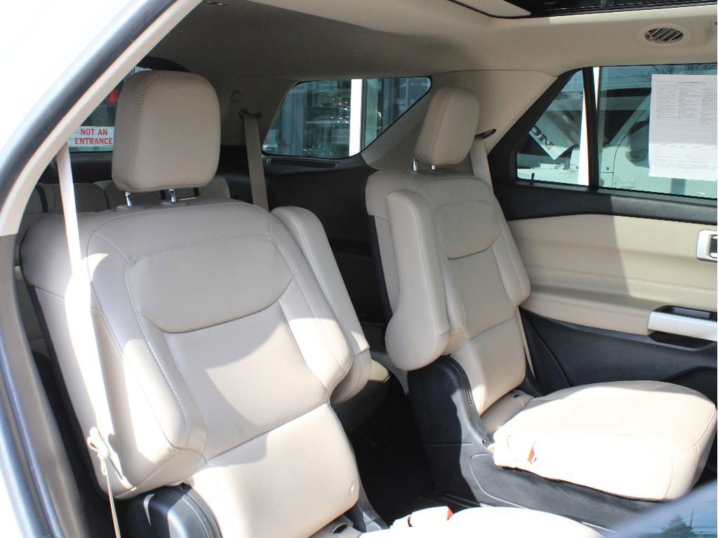 Used 2021 Ford Explorer XLT w/ Equipment Group 202A AWD/4WD image 28