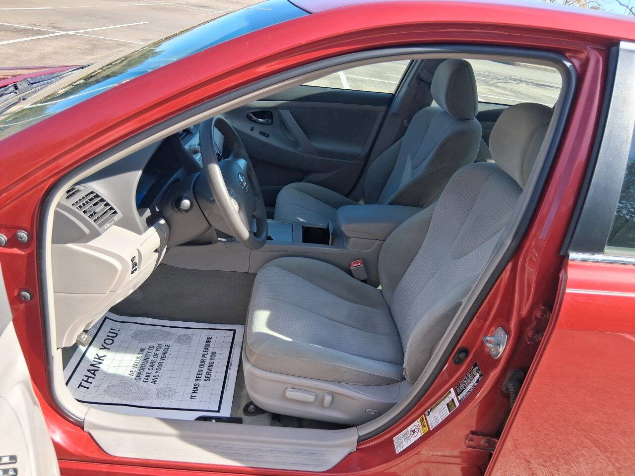 Used 2011 Toyota Camry LE FWD image 10