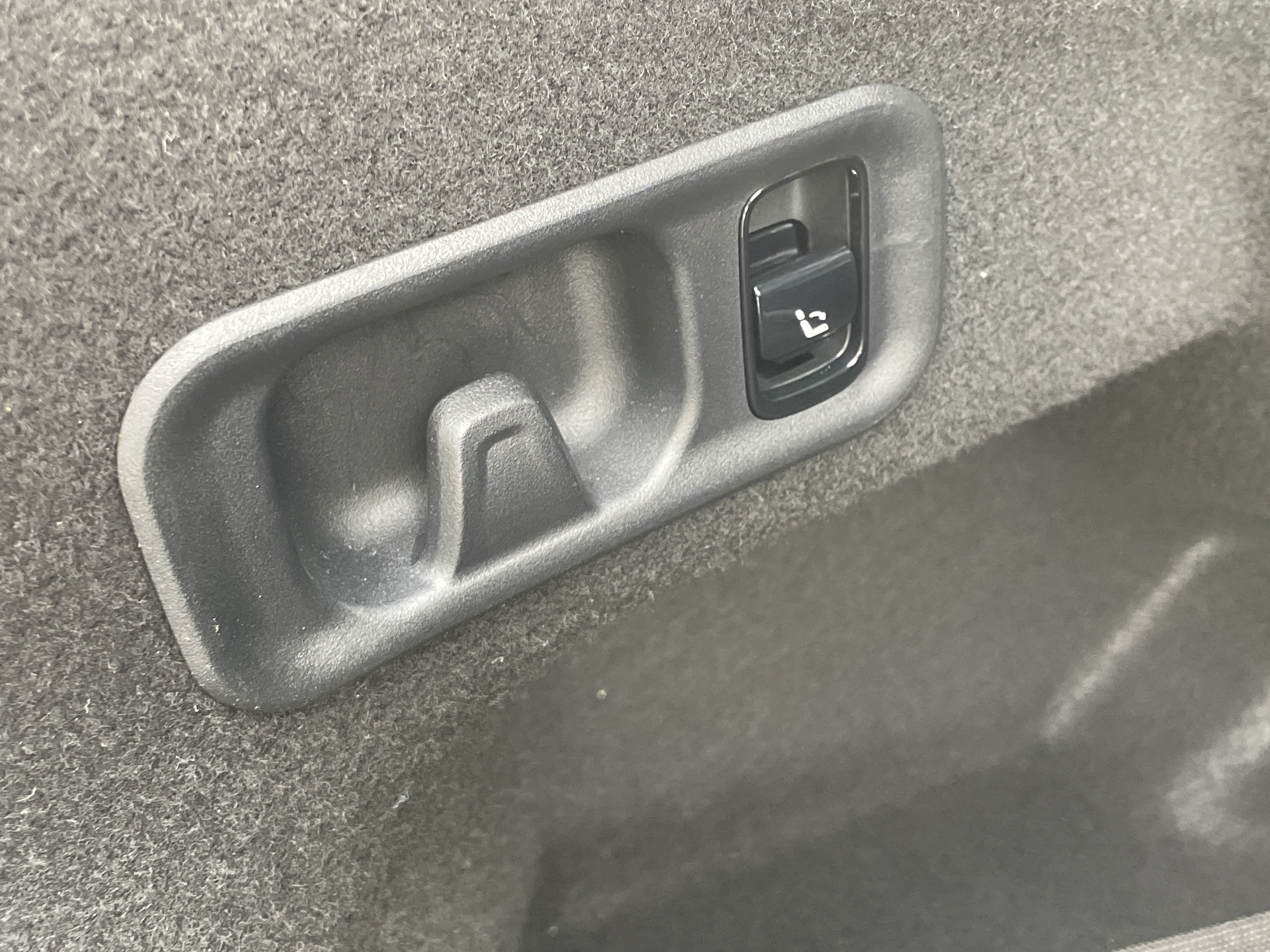 Used 2025 Mercedes-Benz E 350 Sedan image 11