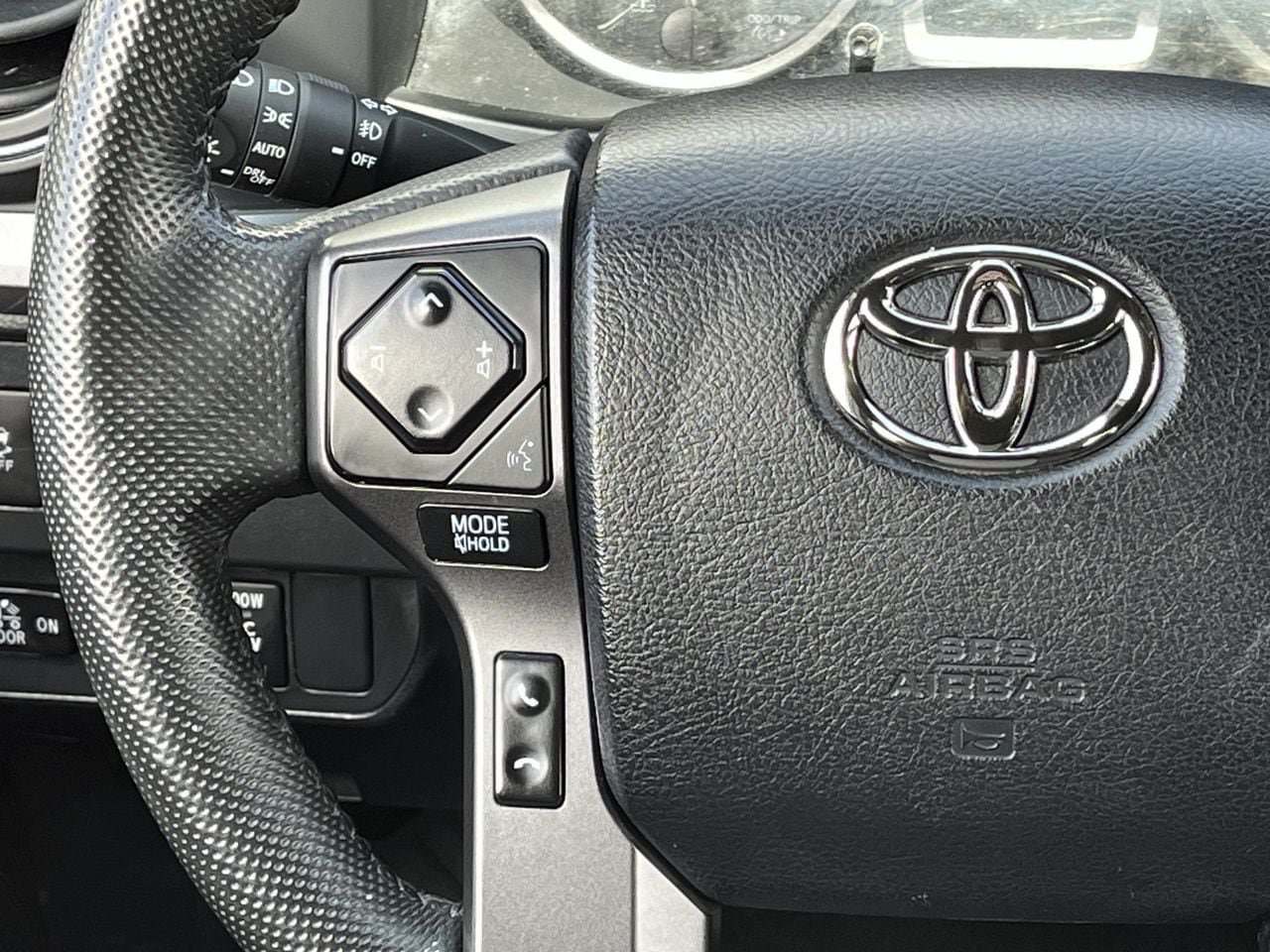 Used 2023 Toyota Tacoma TRD Off-Road w/ Technology Package AWD/4WD image 12