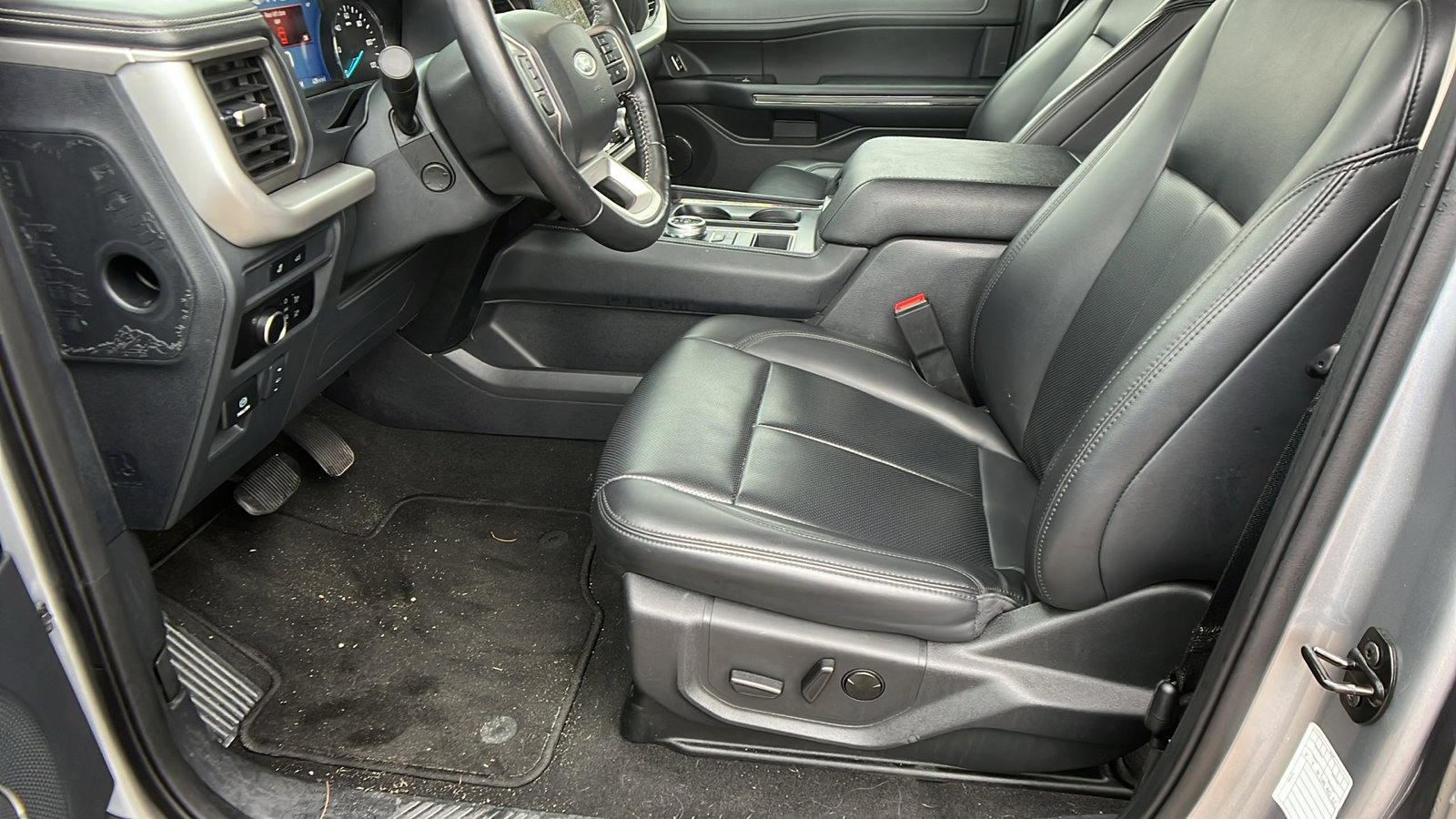 Used 2024 Ford Expedition Max XLT image 17