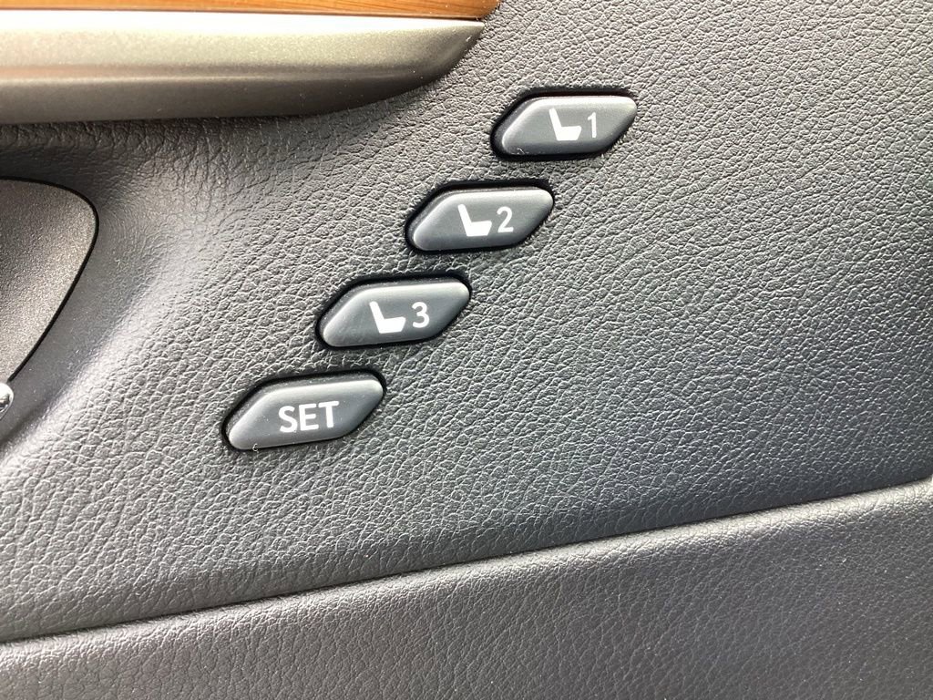 Used 2013 Lexus ES 300h w/ Ultra Luxury Pkg image 26