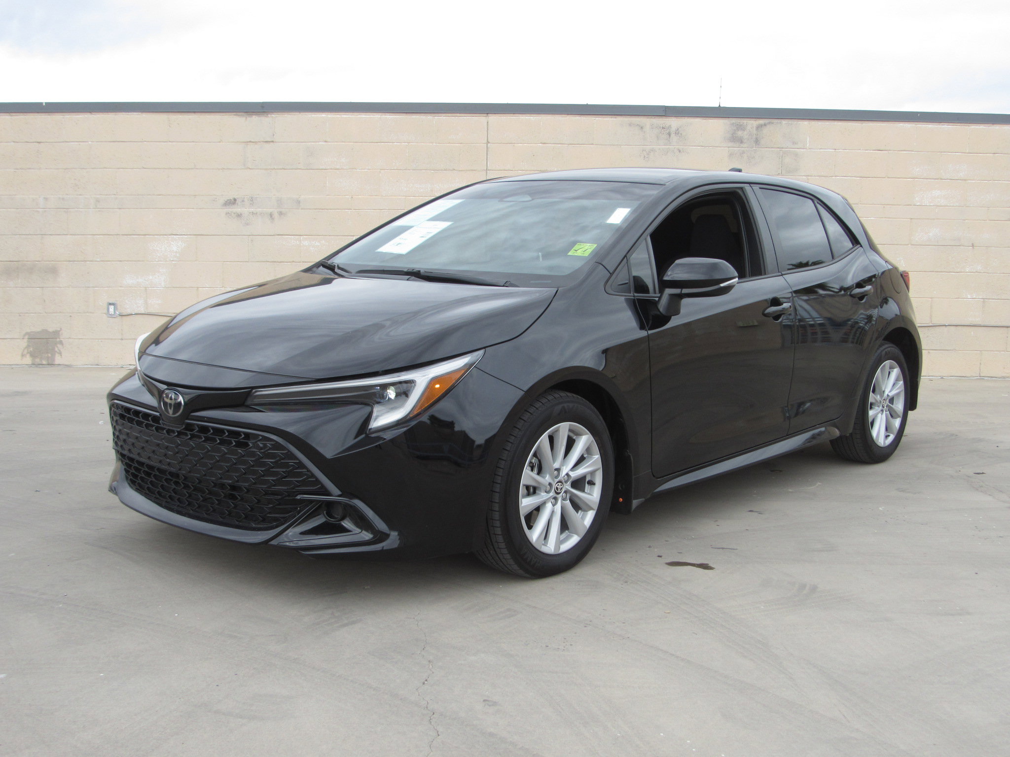 Used 2025 Toyota Corolla SE w/ SE Package