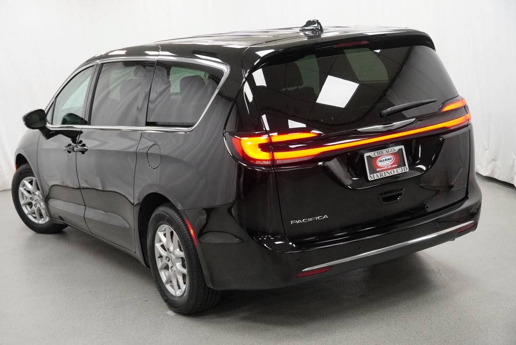 Certified 2024 Chrysler Pacifica Touring-L FWD image 13