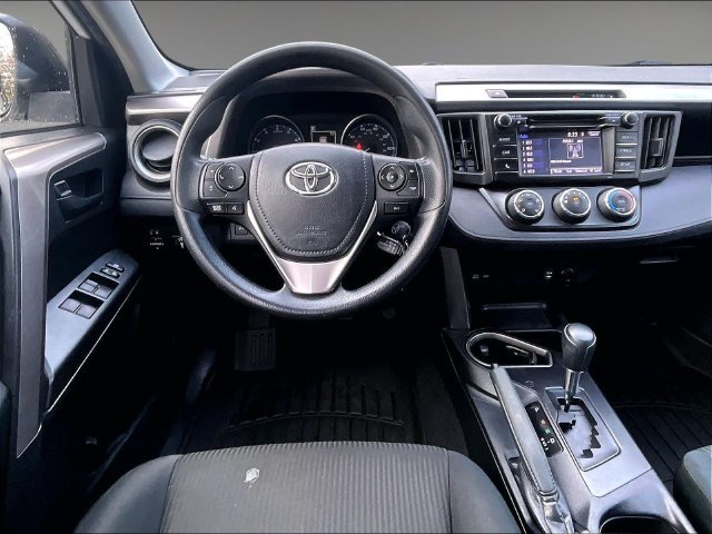 Used 2018 Toyota RAV4 LE AWD/4WD image 5
