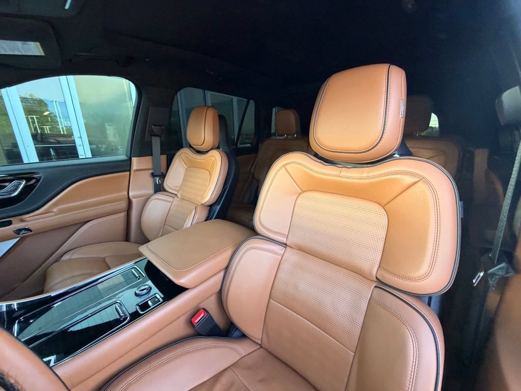 Used 2025 Lincoln Aviator Black Label w/ Jet Appearance Package AWD/4WD image 13
