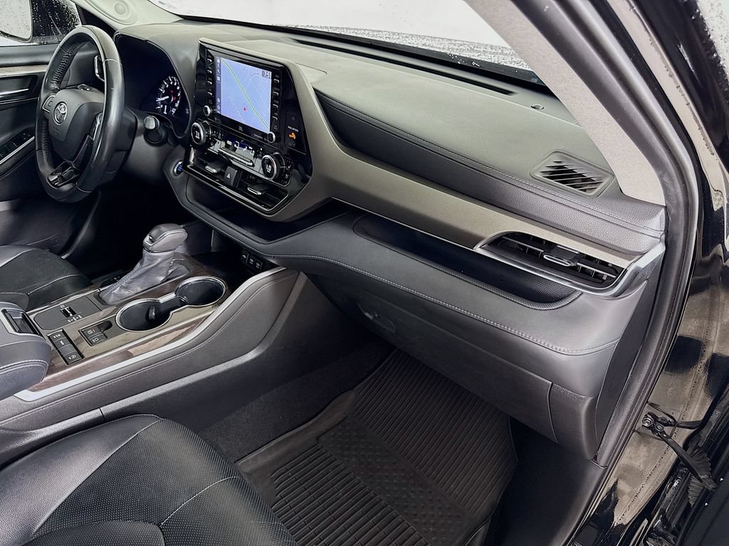 Used 2020 Toyota Highlander Limited FWD image 32