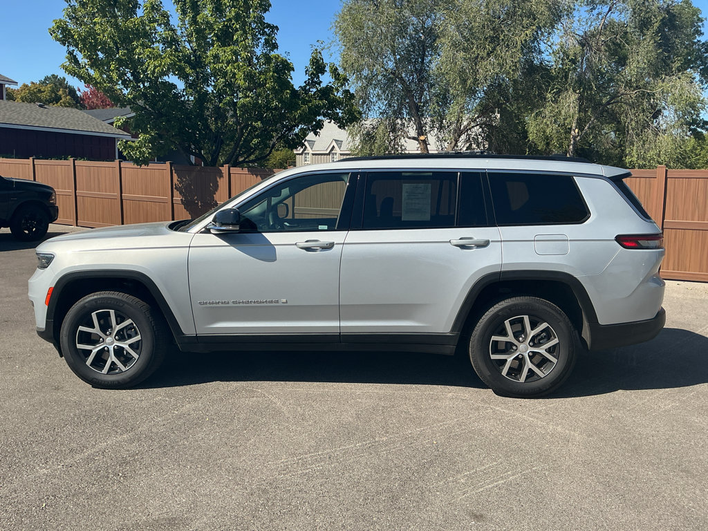 Used 2024 Jeep Grand Cherokee L Limited AWD/4WD image 8