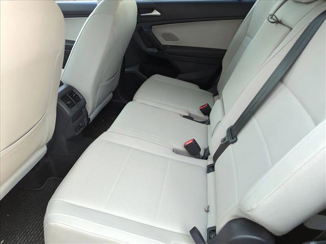Used 2019 Volkswagen Tiguan SE image 12