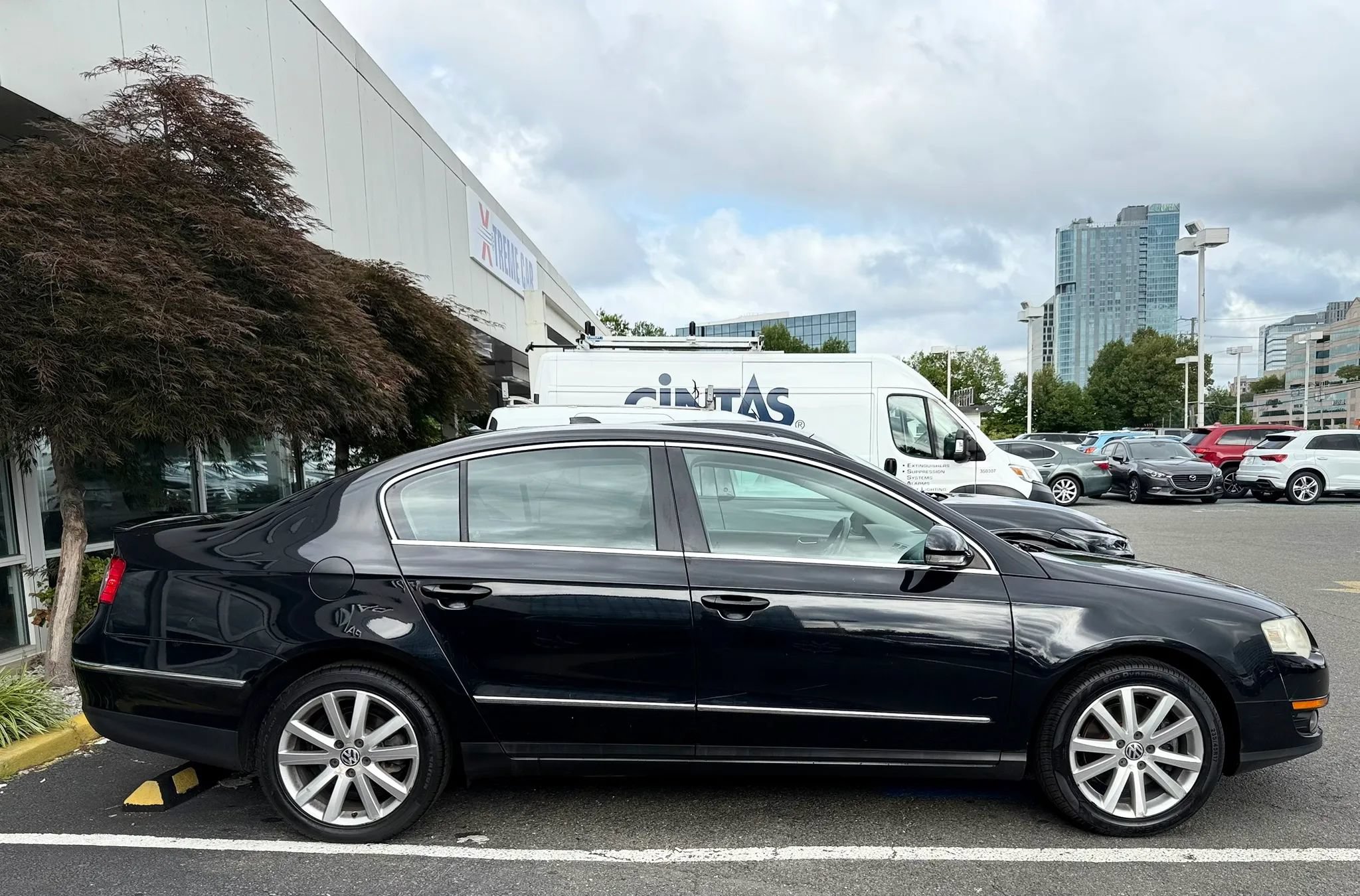 Used 2010 Volkswagen Passat Komfort FWD image 8