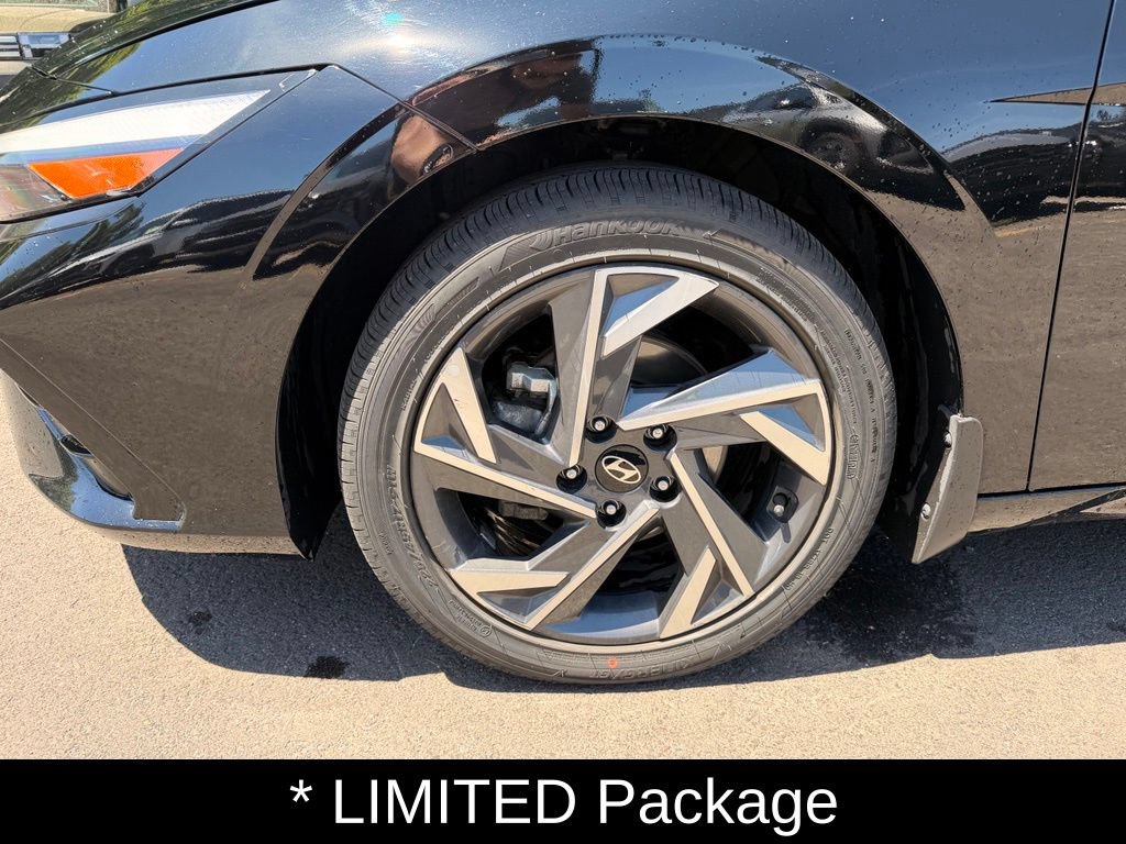 Used 2025 Hyundai Elantra Limited FWD image 9