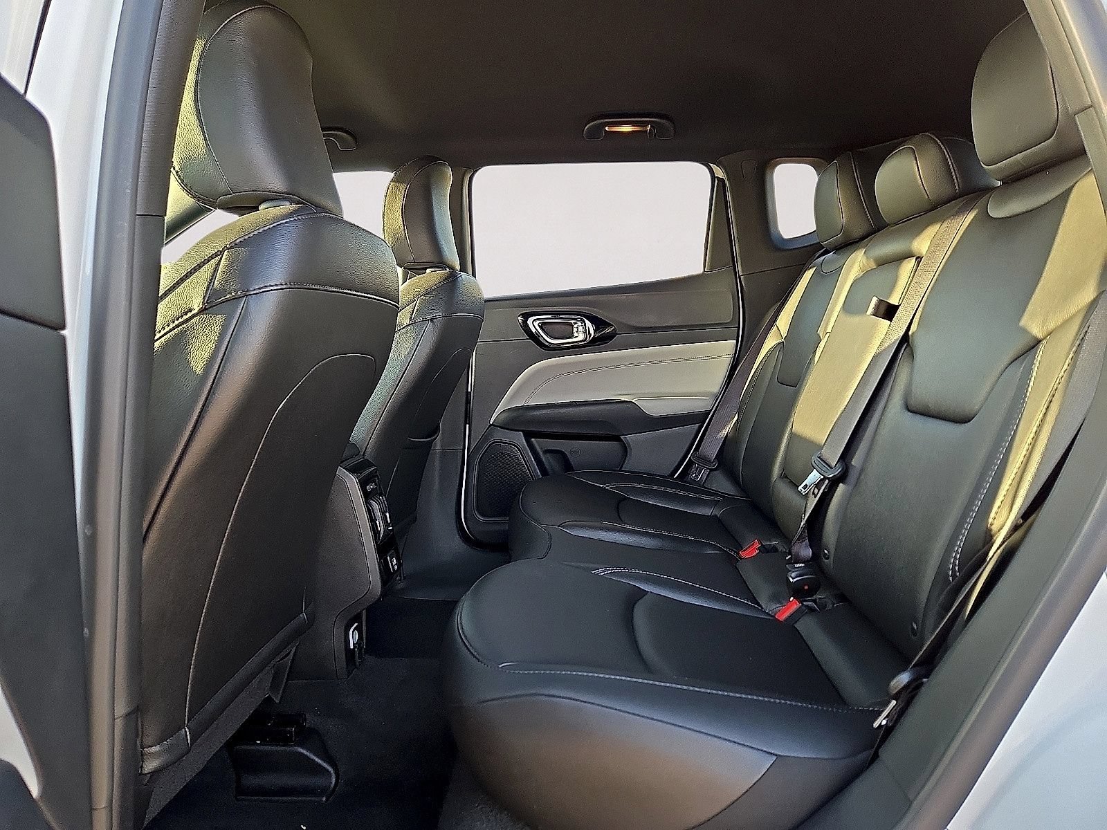 Used 2025 Jeep Compass Limited AWD/4WD image 14