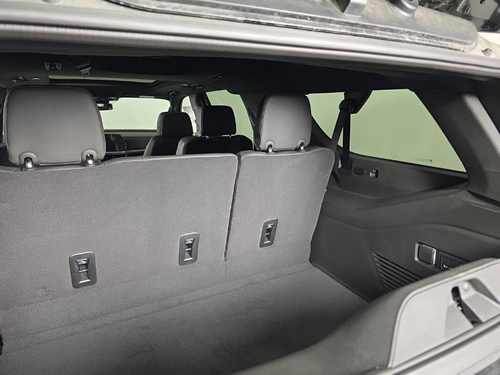 New 2025 Chevrolet Suburban Premier w/ Sun And Tow Package image 36