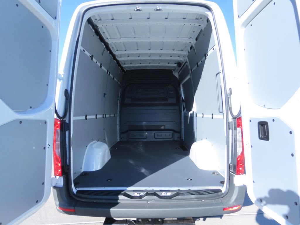 Used 2025 Mercedes-Benz Sprinter 2500 image 26