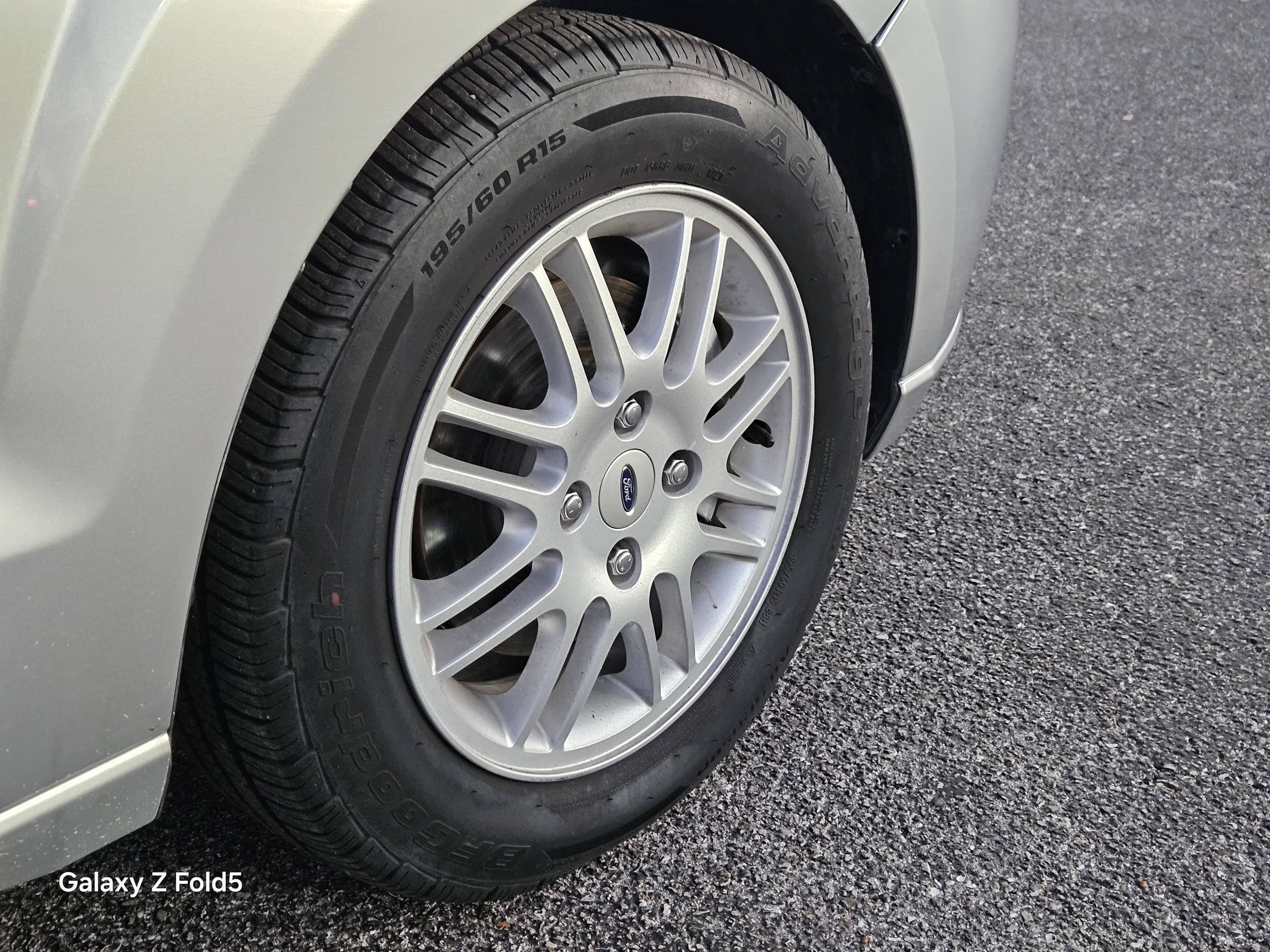 Used 2010 Ford Focus SE image 12