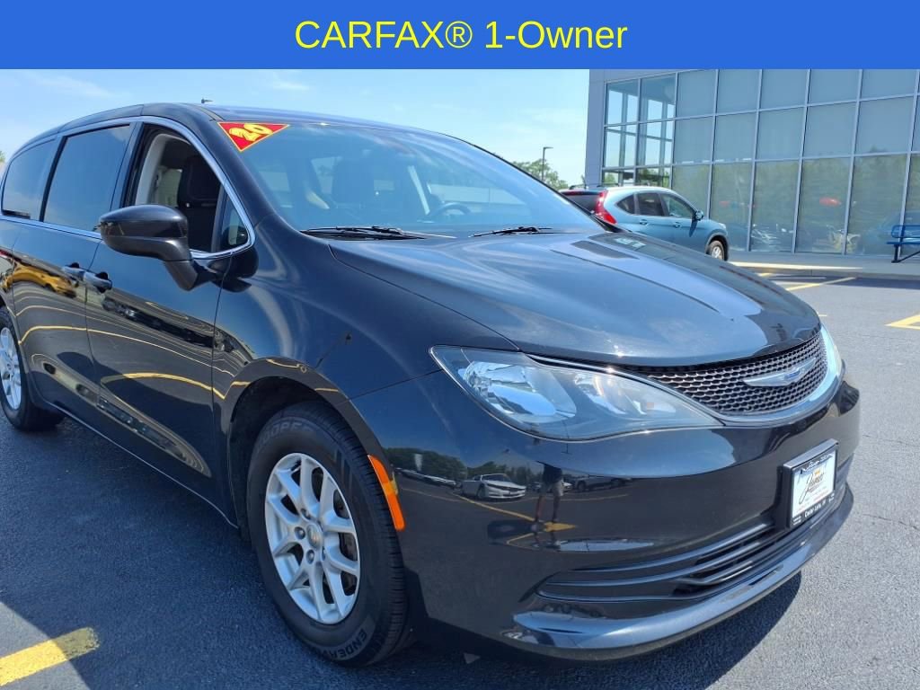 Used 2020 Chrysler Voyager LX image 8