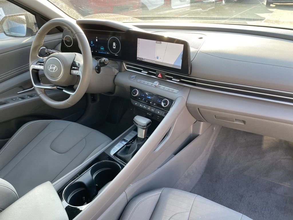 New 2025 Hyundai Elantra SEL image 8