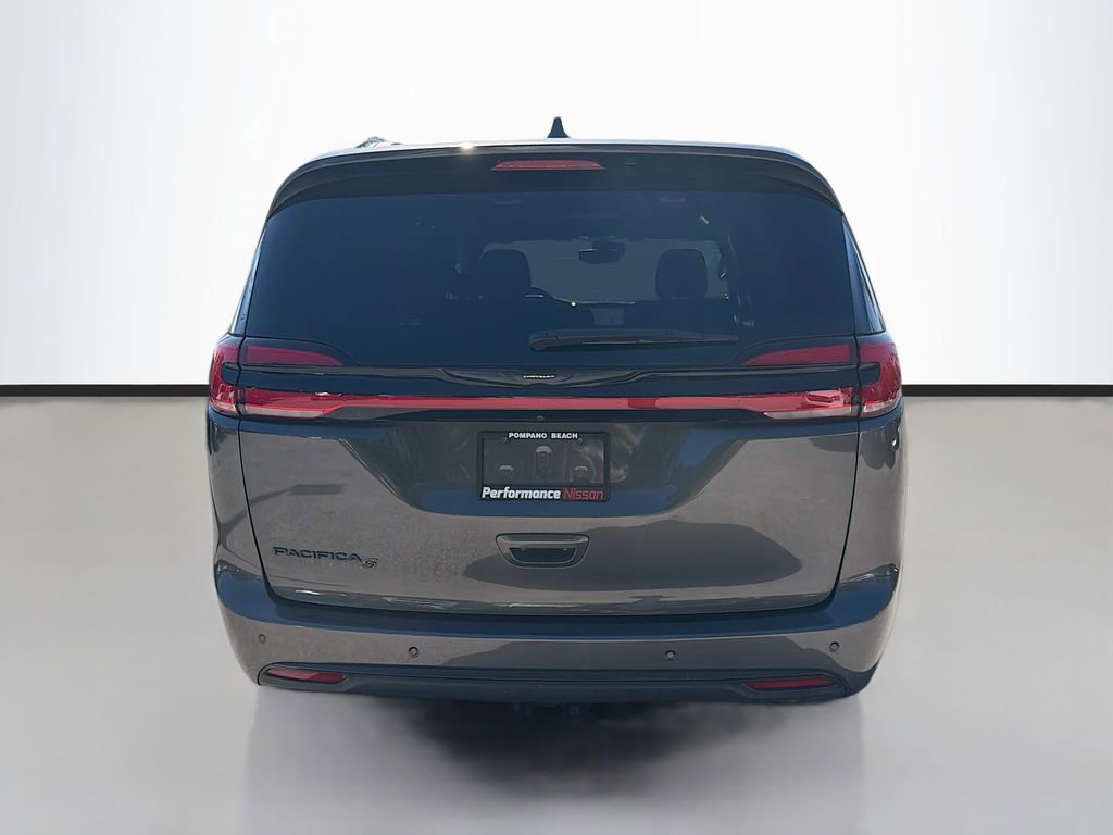 Used 2021 Chrysler Pacifica Touring w/ S Appearance Package image 7