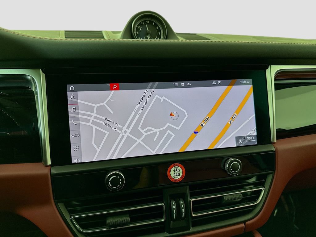 Certified 2024 Porsche Macan AWD/4WD image 16