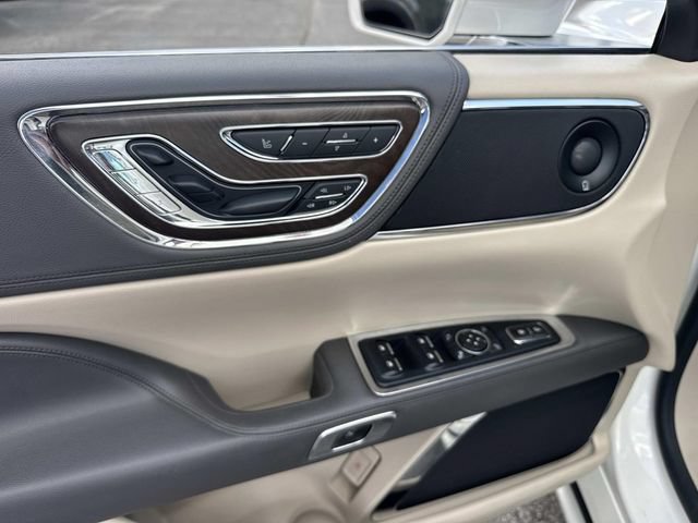 Used 2018 Lincoln Continental Select w/ Continental Climate Package FWD image 20