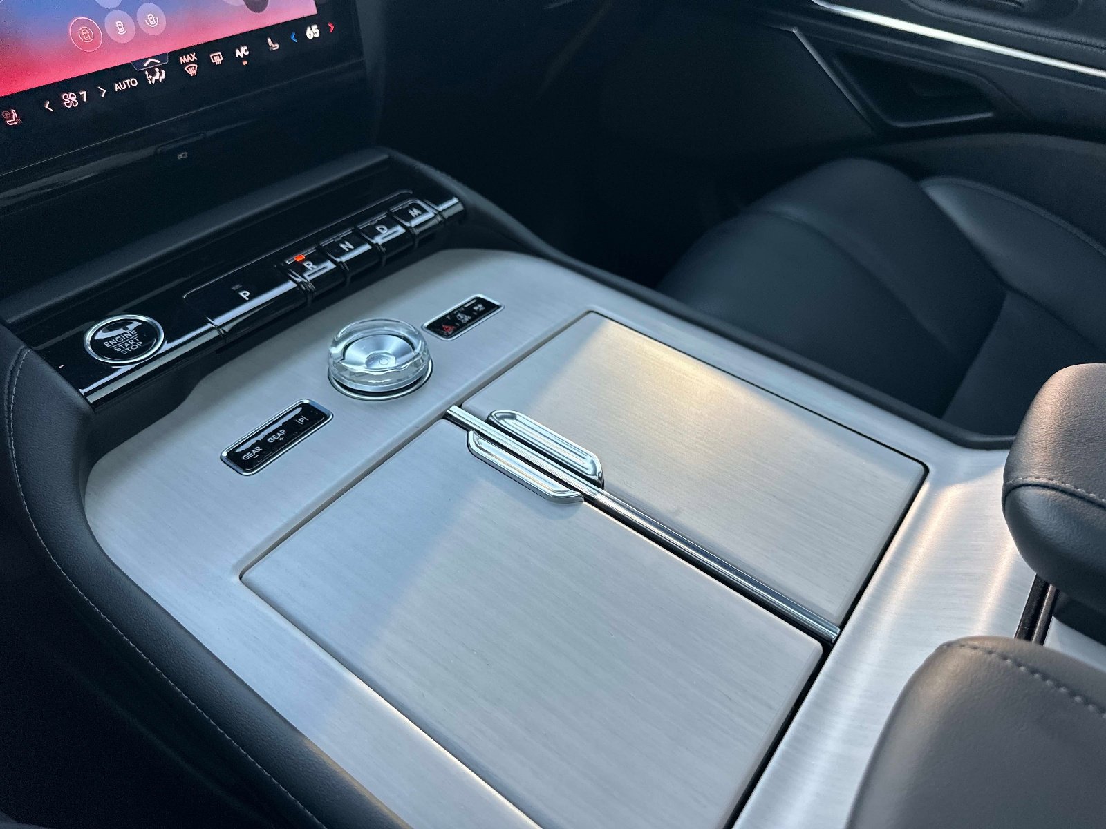 Used 2025 Lincoln Navigator Reserve w/ Jet Appearance Package image 29