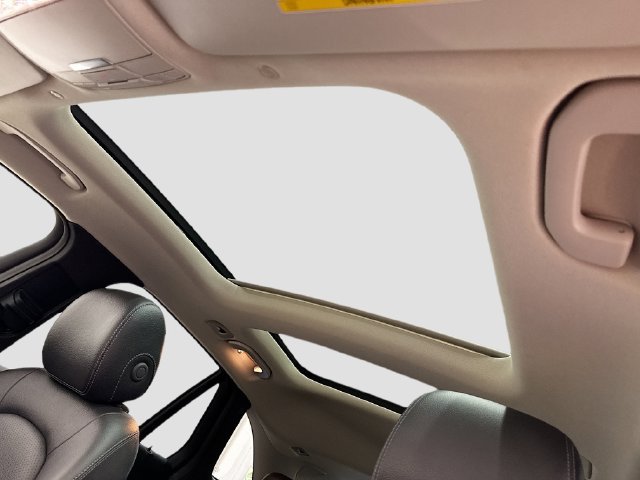 Used 2021 Mercedes-Benz GLC 300 image 17