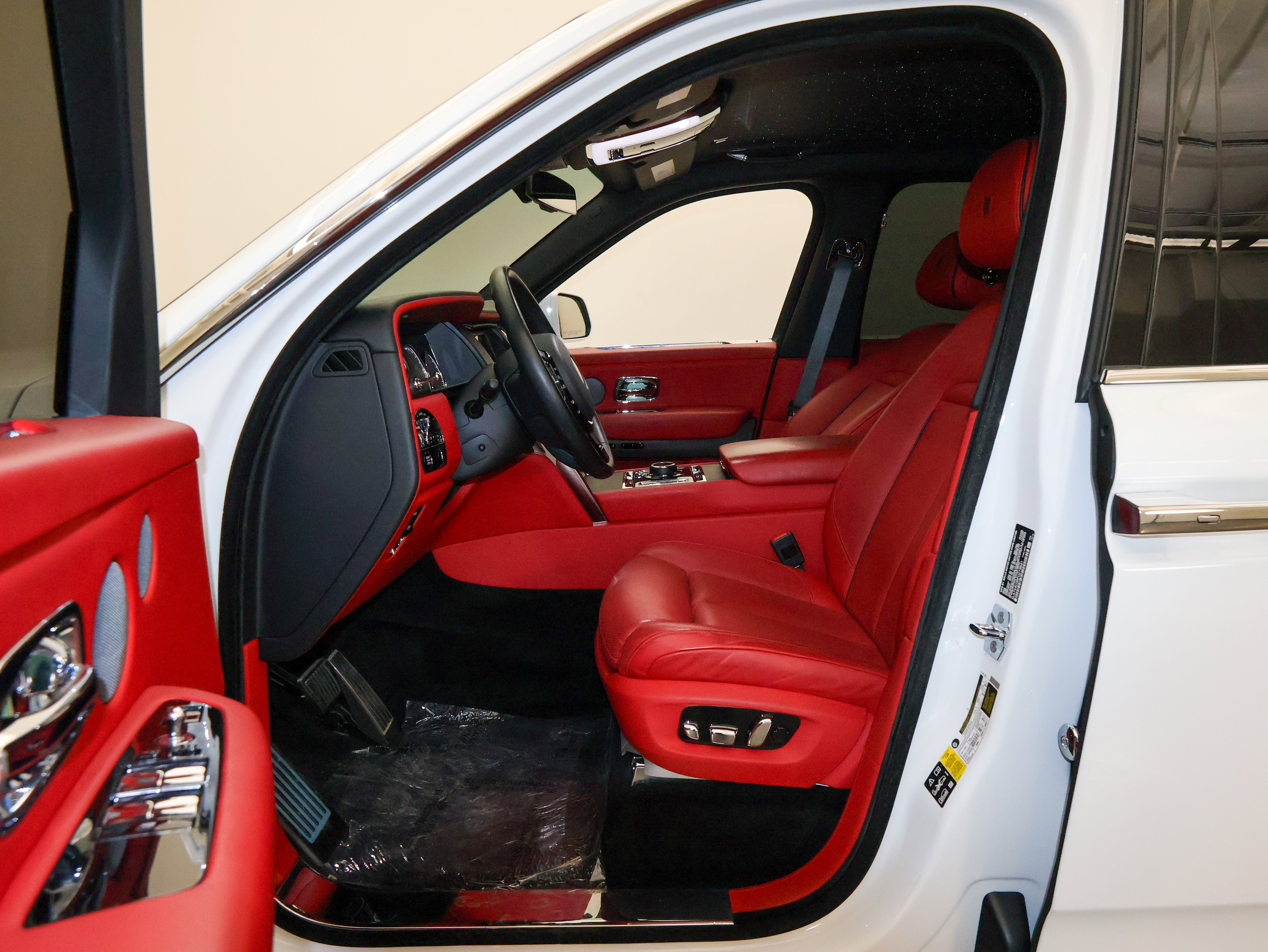 Used 2023 Rolls-Royce Cullinan image 18