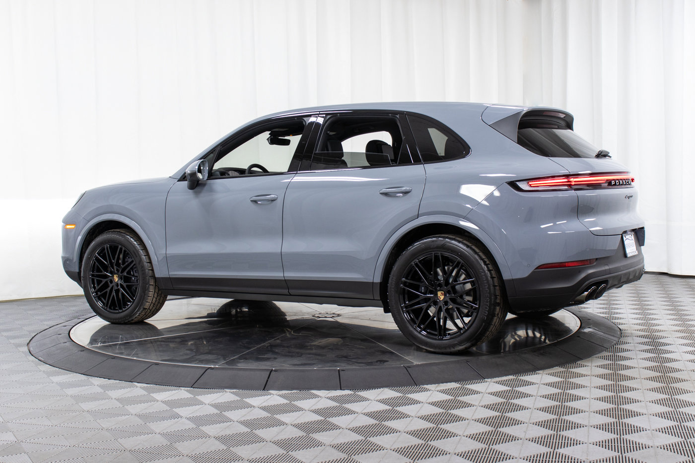 New 2025 Porsche Cayenne image 31