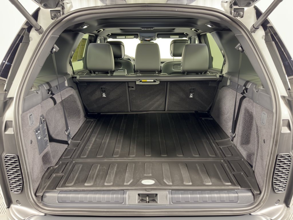 Used 2026 Land Rover Discovery S AWD/4WD image 28