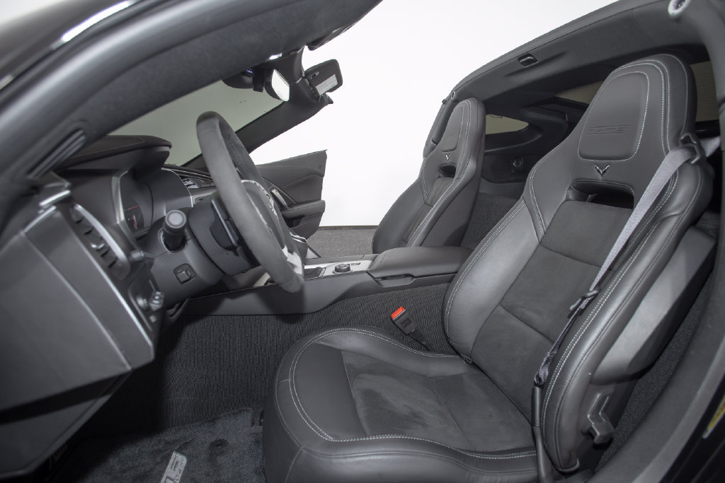 Used 2017 Chevrolet Corvette Z06 RWD image 3