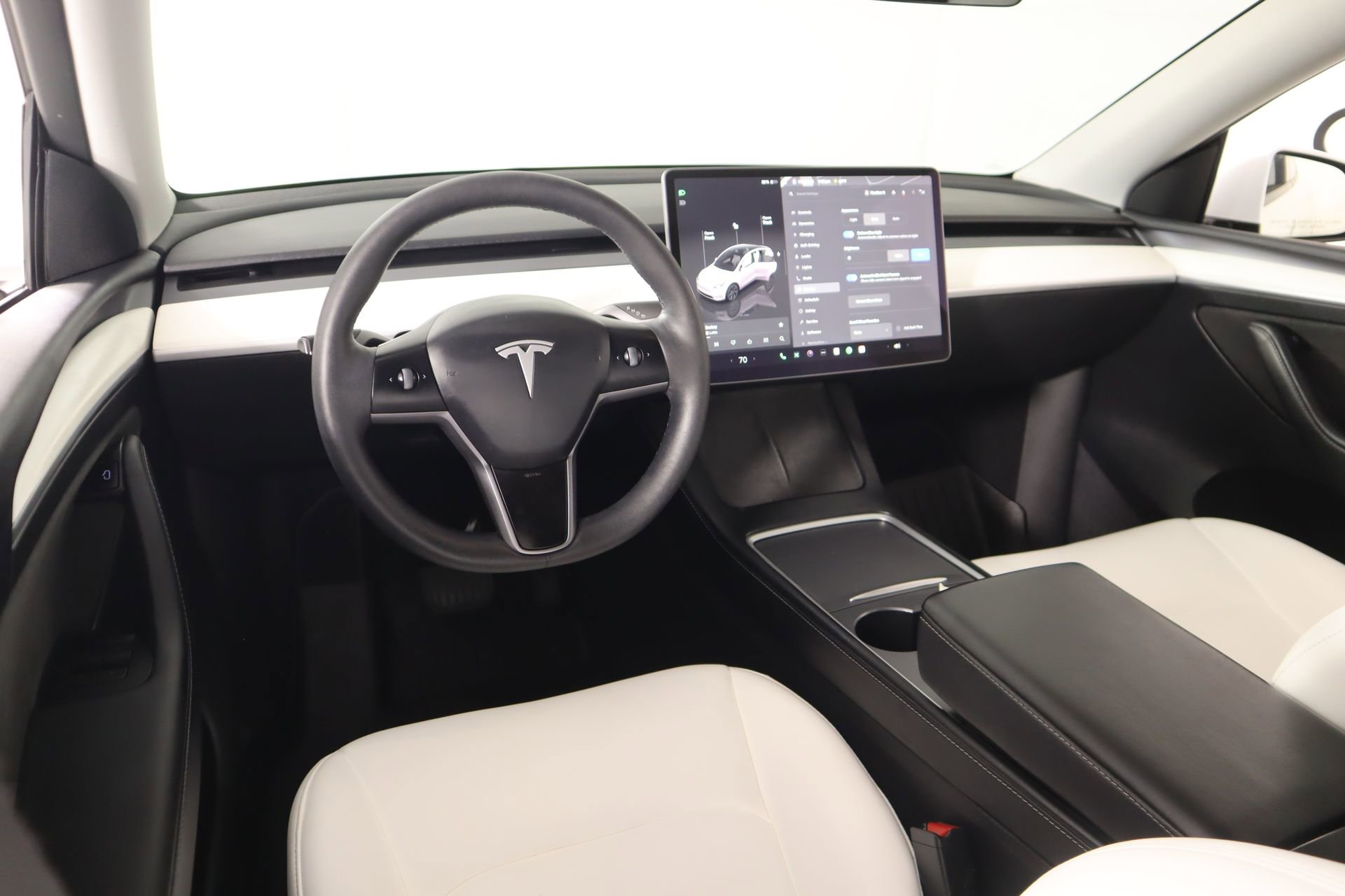 Used 2024 Tesla Model Y Long Range image 2