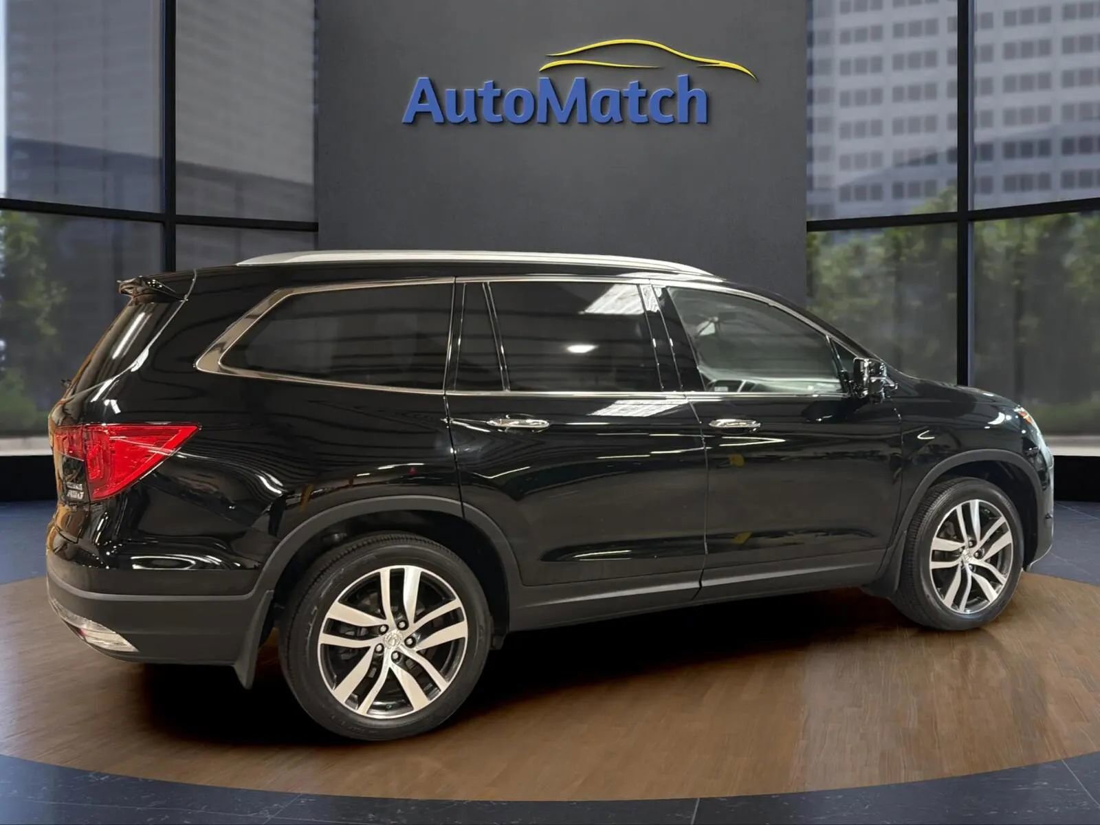 Used 2018 Honda Pilot Touring image 11