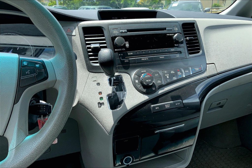 Used 2014 Toyota Sienna LE FWD image 6