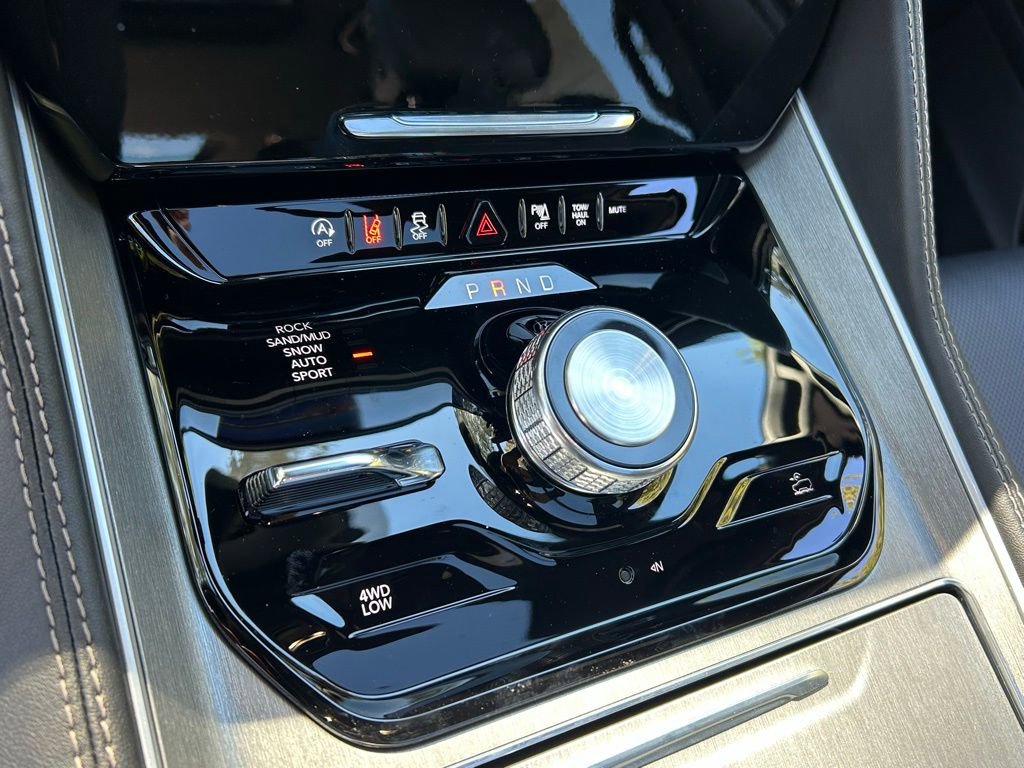 New 2025 Jeep Wagoneer L Series II w/ Premium Group I image 23