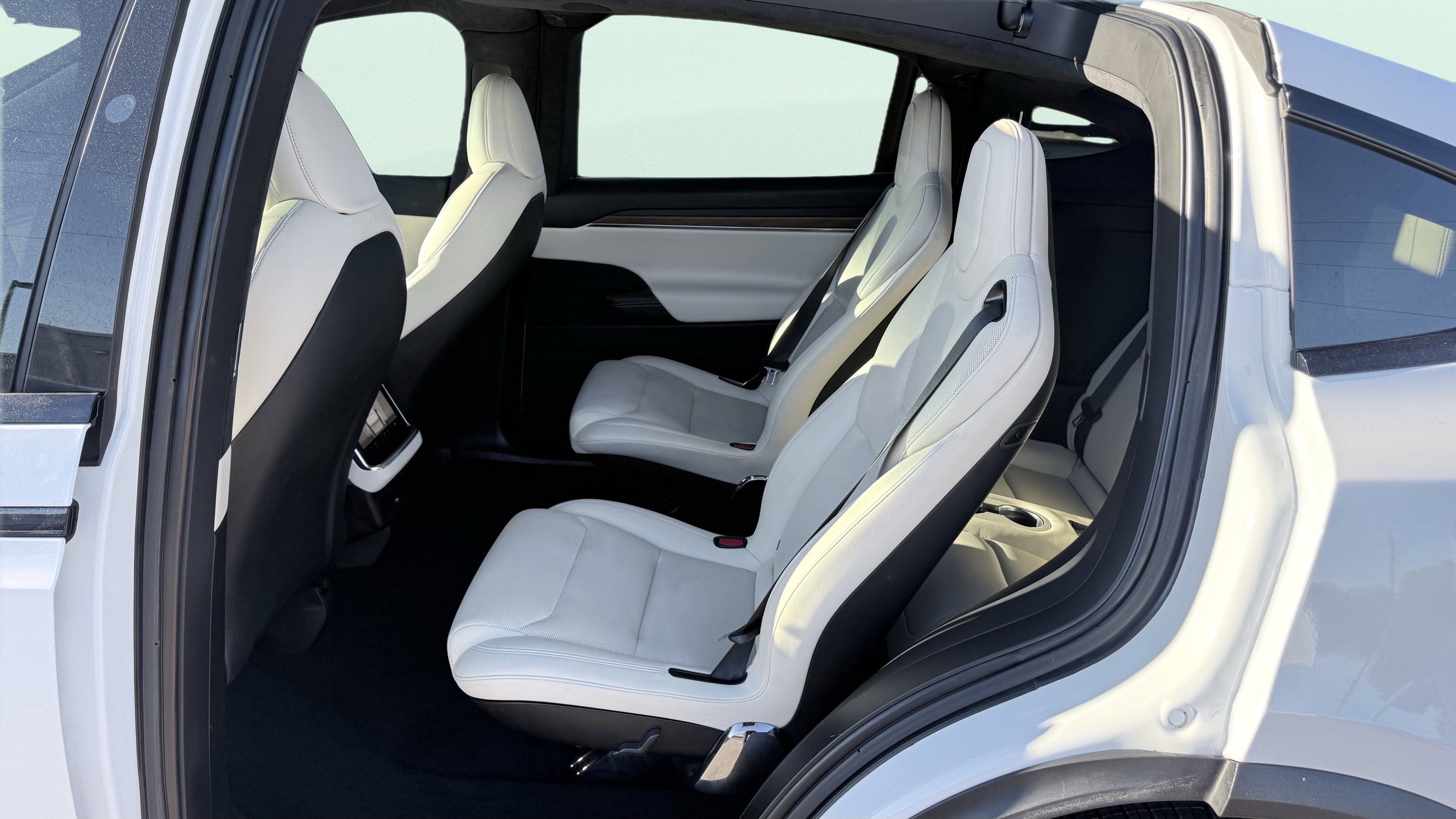 Used 2022 Tesla Model X image 26