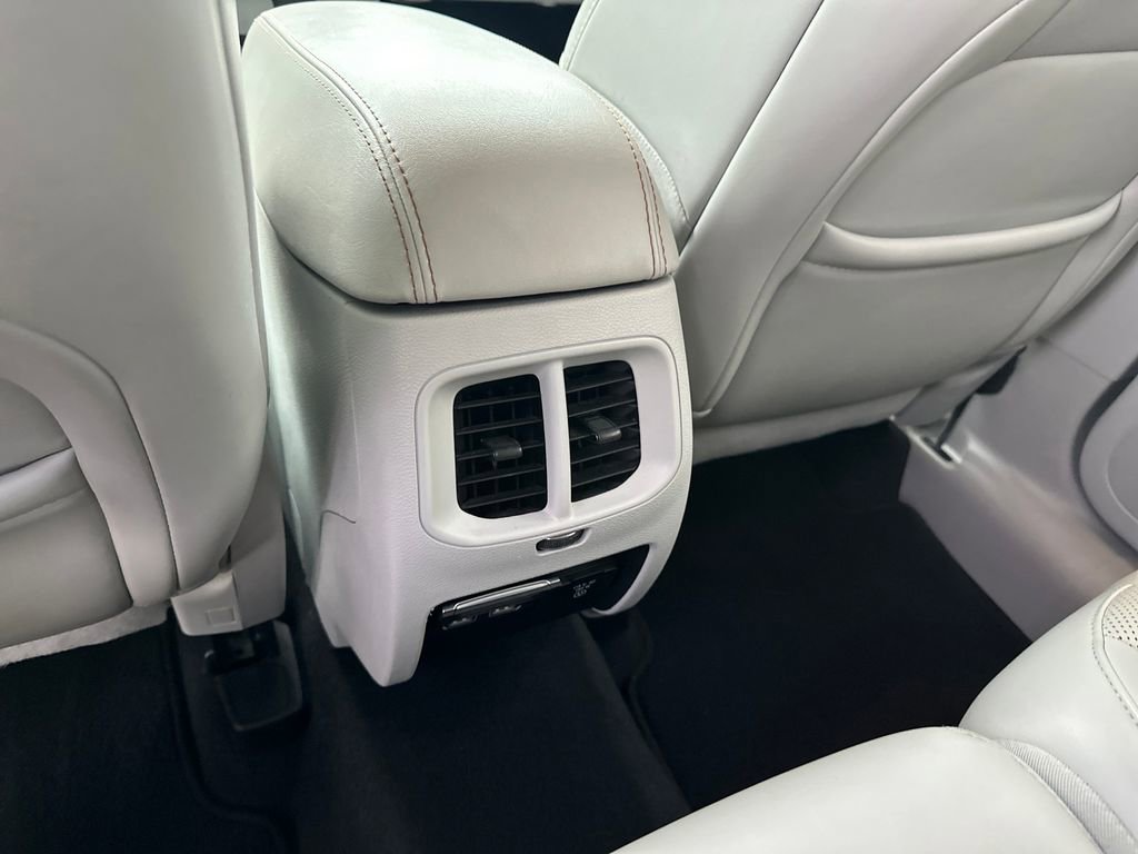 Used 2019 Jeep Cherokee Limited w/ Luxury Group AWD/4WD image 30