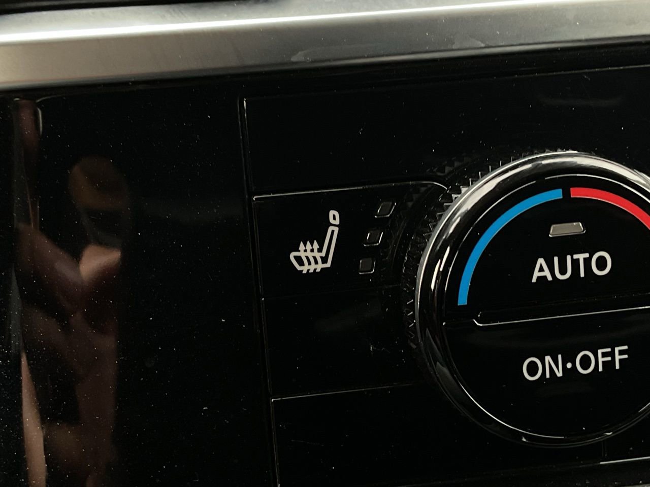 Used 2025 Nissan Pathfinder SV FWD image 30