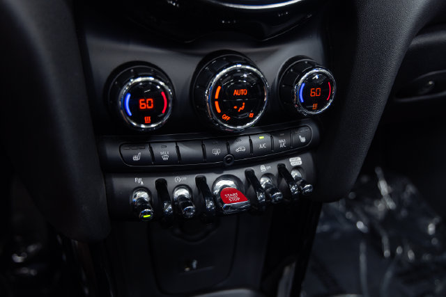 Used 2020 MINI Cooper S w/ Driver Assistance Package FWD image 17