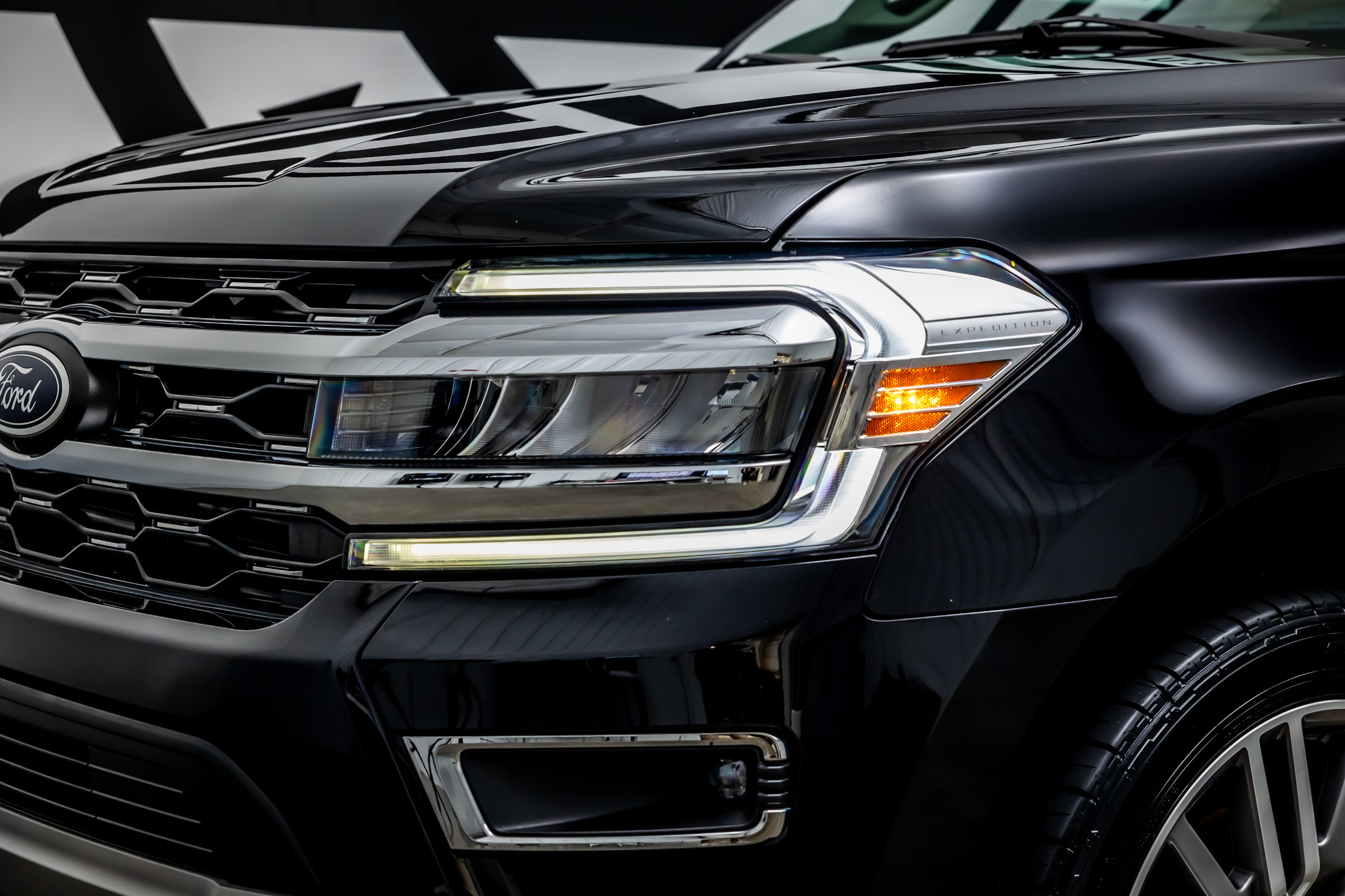 Used 2023 Ford Expedition Limited image 14