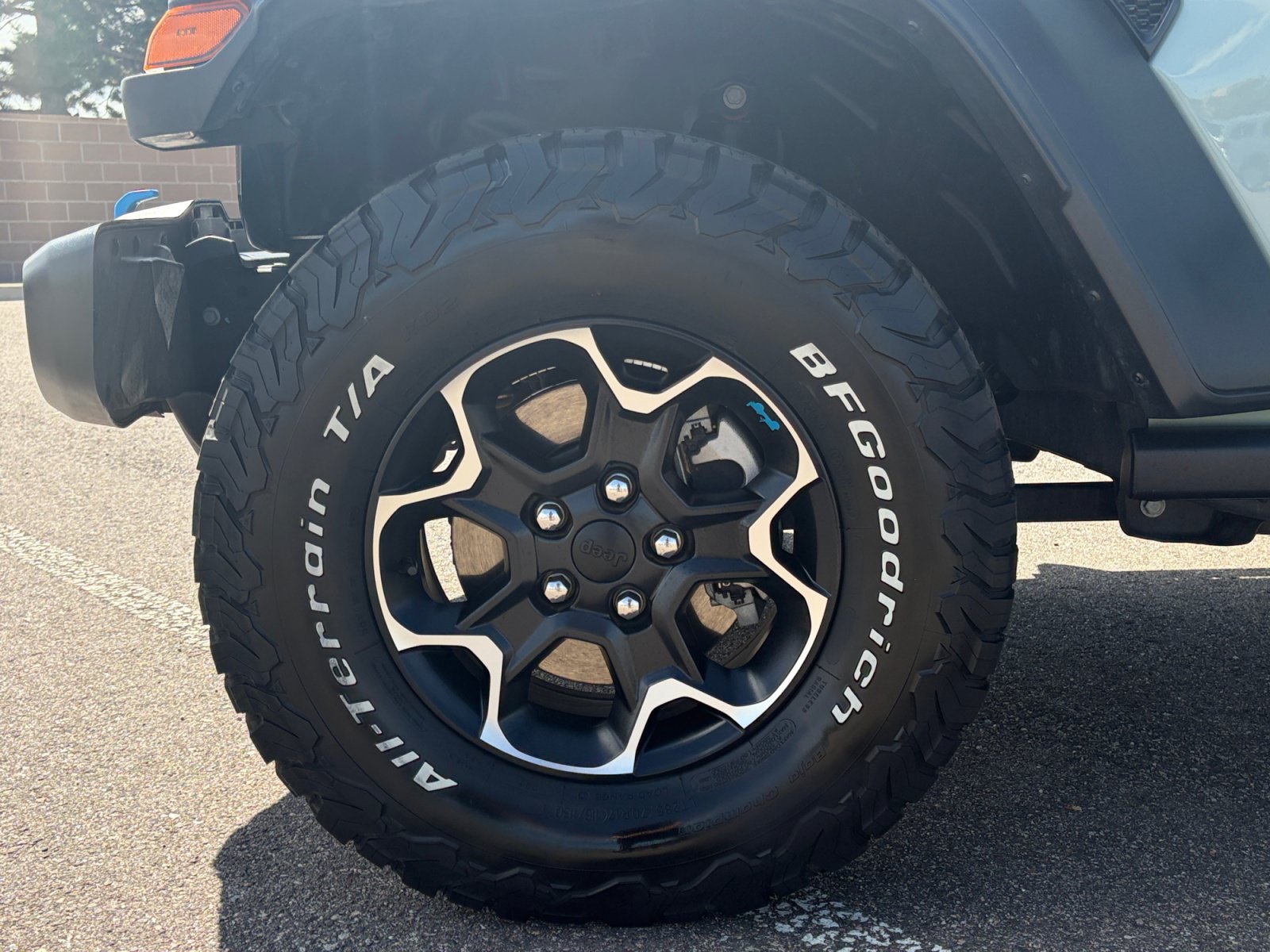 Used 2023 Jeep Wrangler Unlimited w/ Sun & Screen Package AWD/4WD image 12