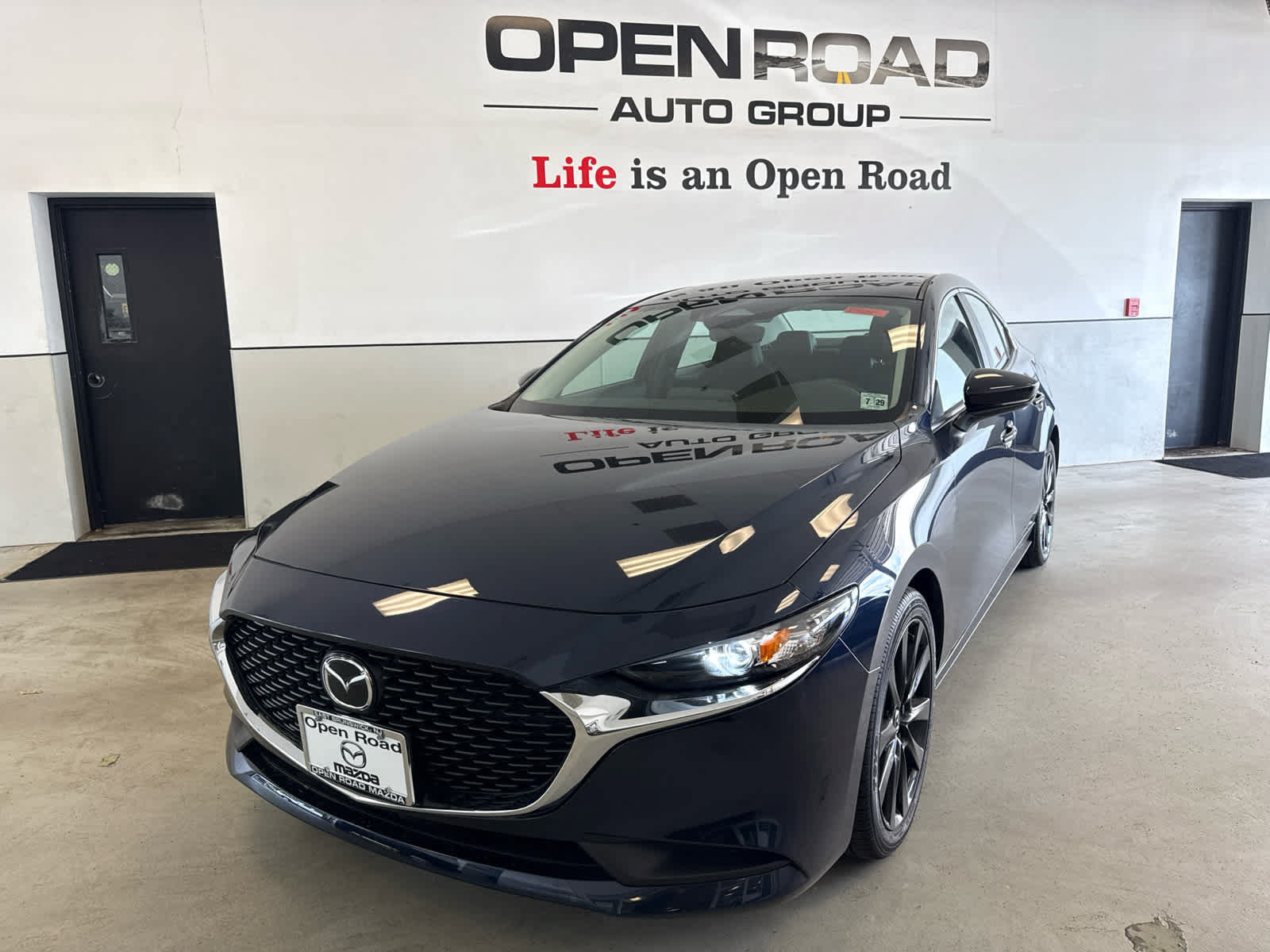 Used 2024 MAZDA MAZDA3 s FWD image 2