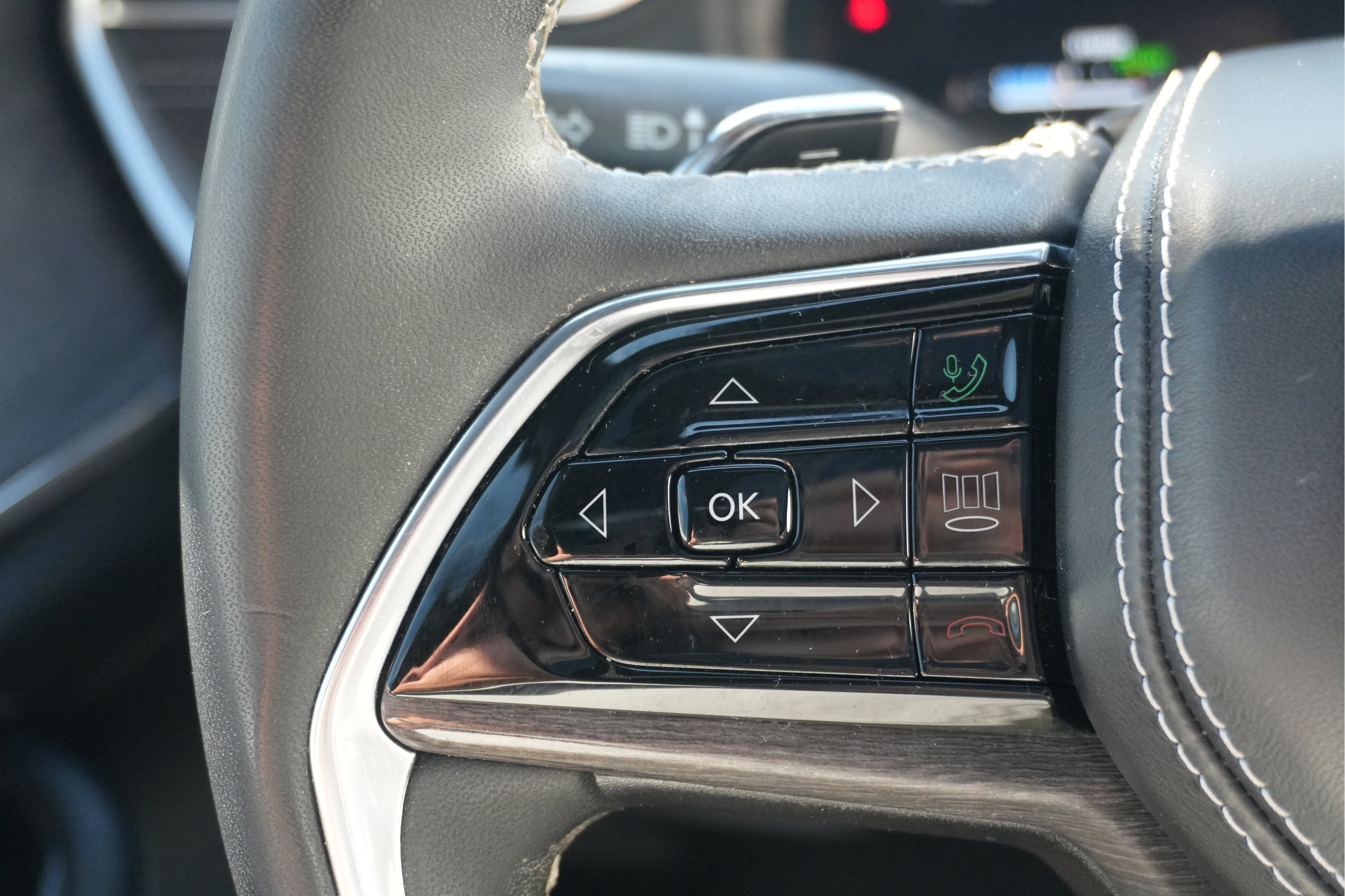 Used 2022 Jeep Grand Cherokee Overland 4xe AWD/4WD image 32