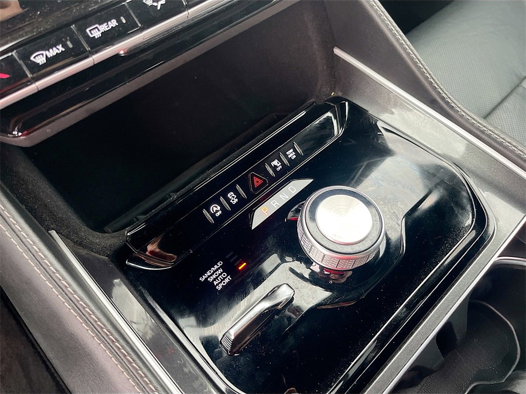 Used 2024 Jeep Wagoneer 4WD image 17