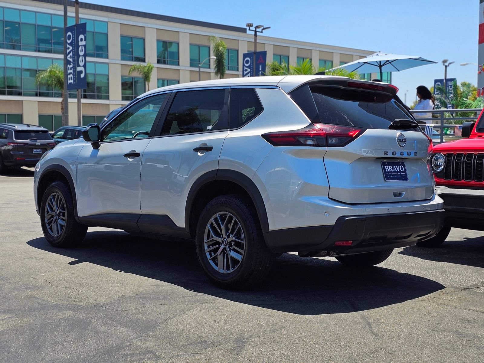 Used 2024 Nissan Rogue S FWD image 5