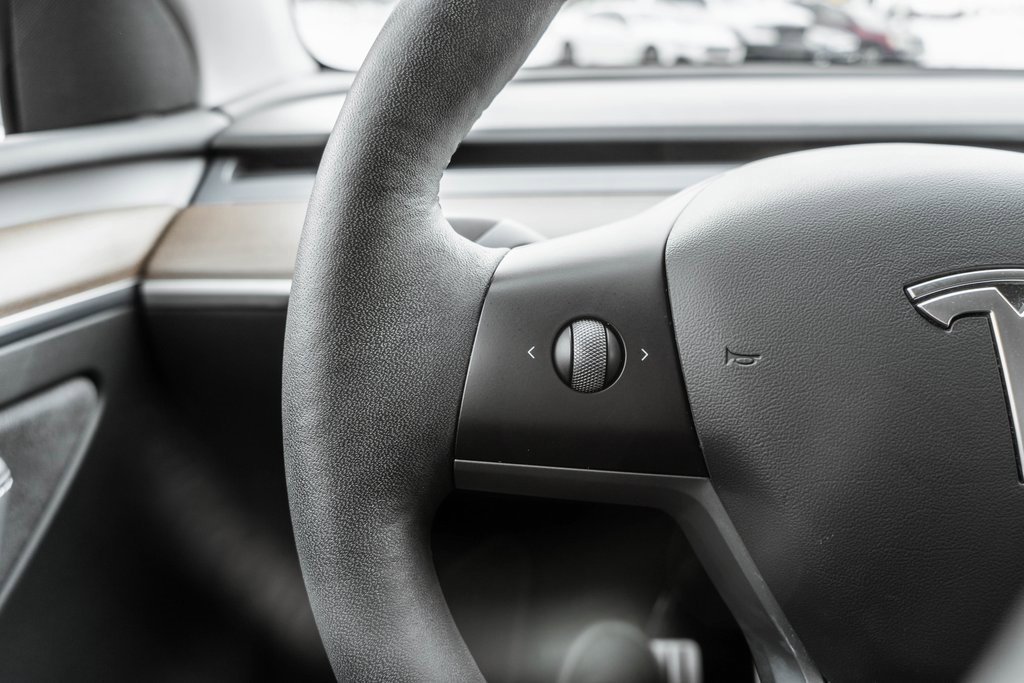 Used 2022 Tesla Model Y Performance image 19