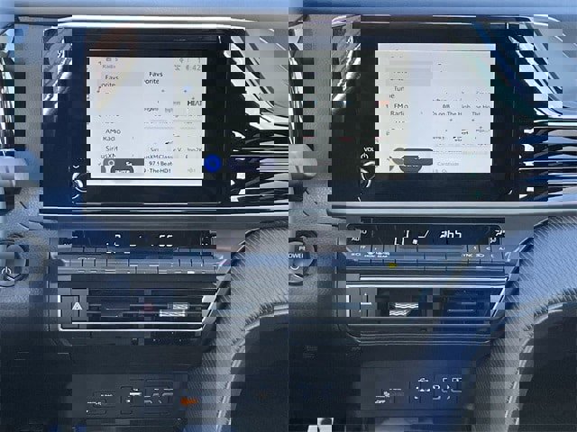 Used 2025 Toyota Camry SE image 17