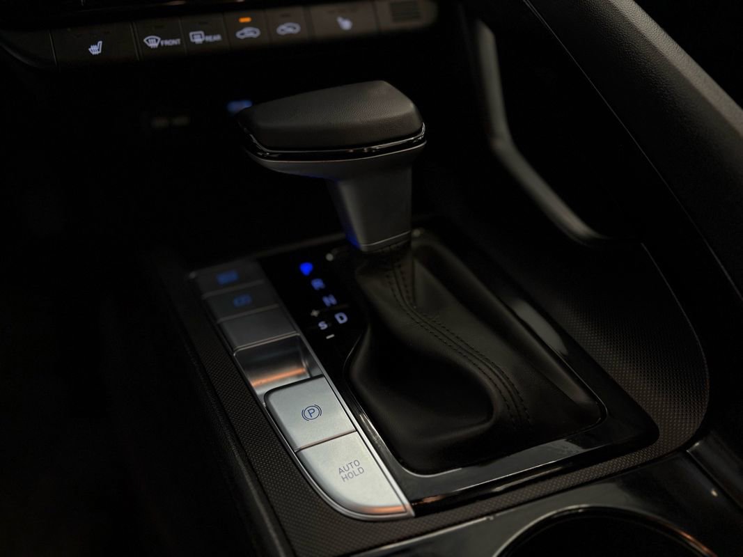 Used 2025 Hyundai Elantra SEL image 30