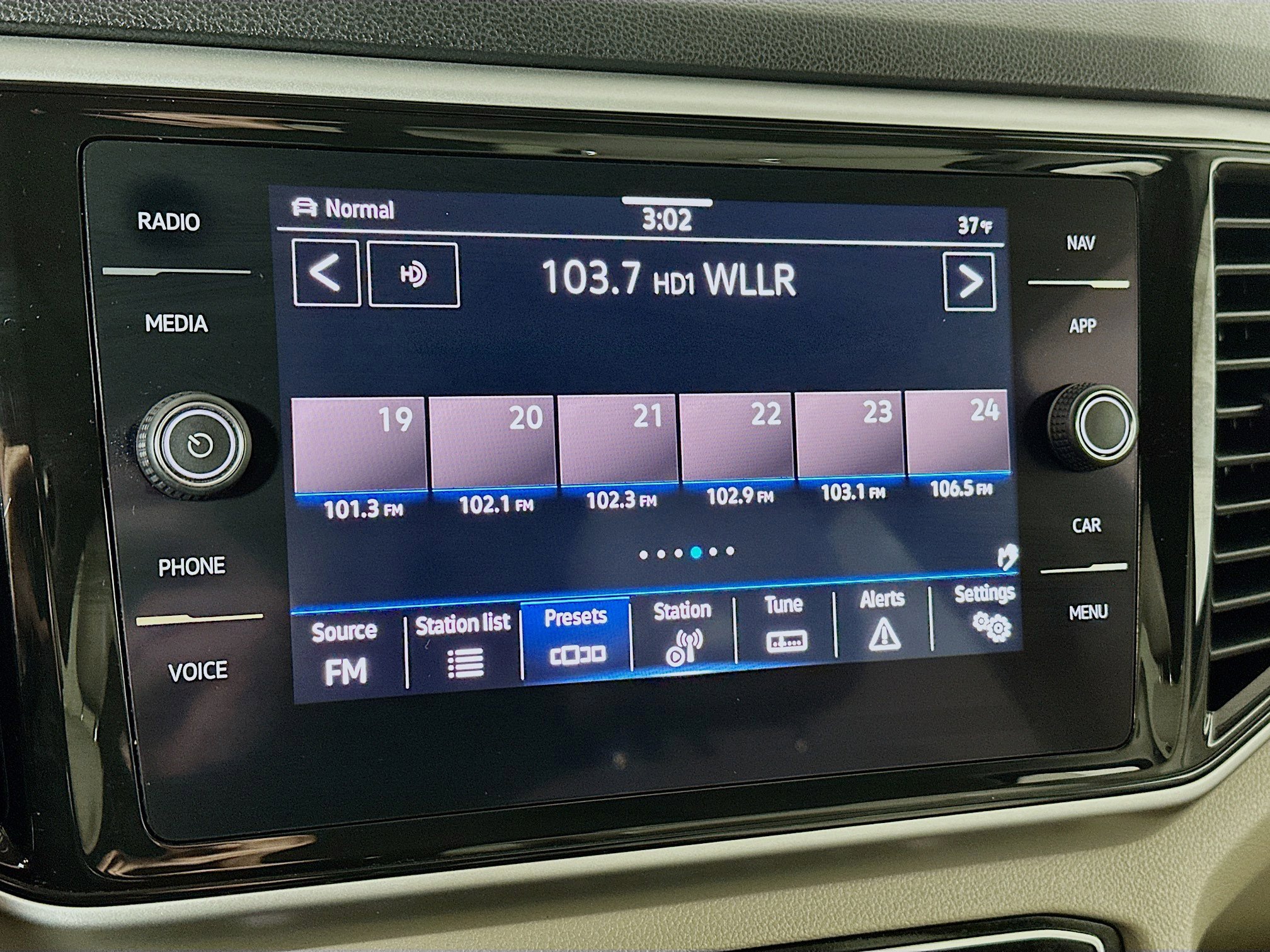 Used 2021 Volkswagen Atlas SEL Premium image 15