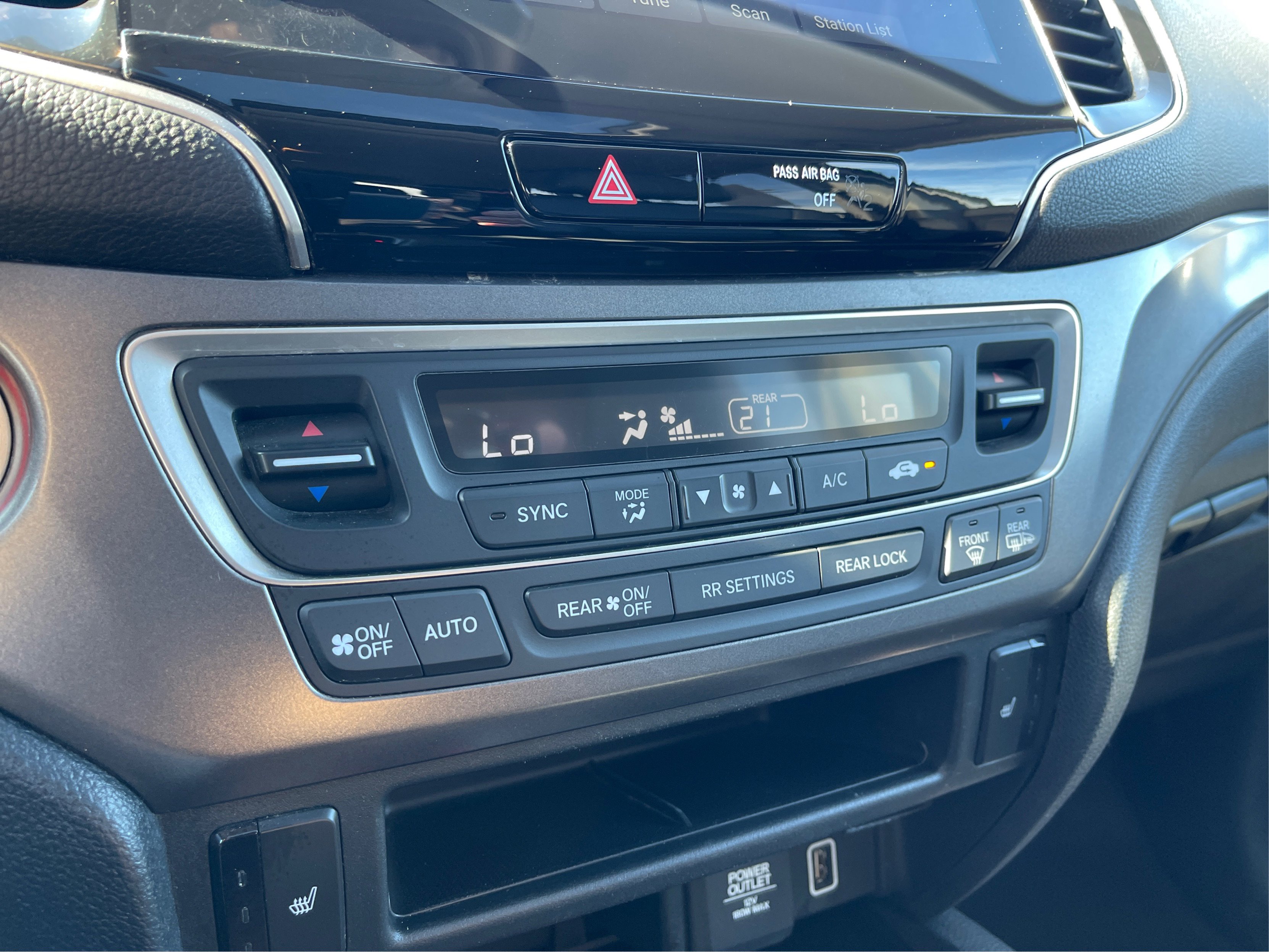 Used 2022 Honda Pilot Black Edition image 42