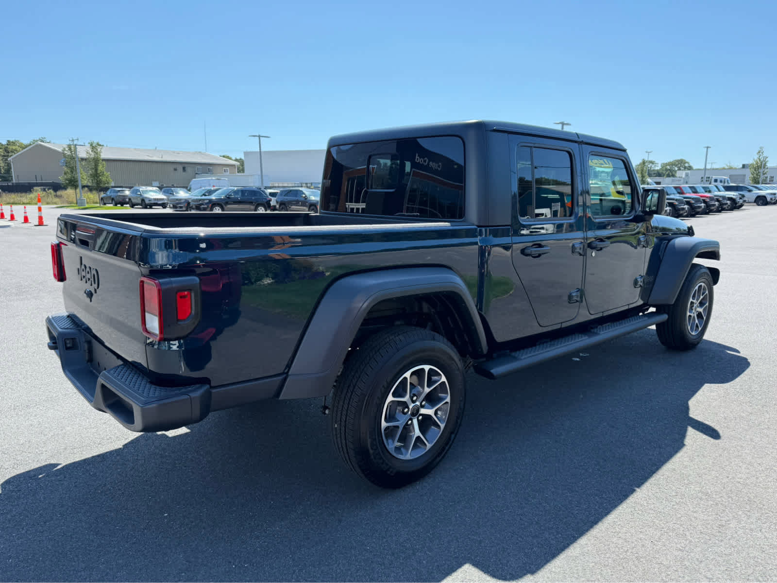 Used 2025 Jeep Gladiator Sport image 10